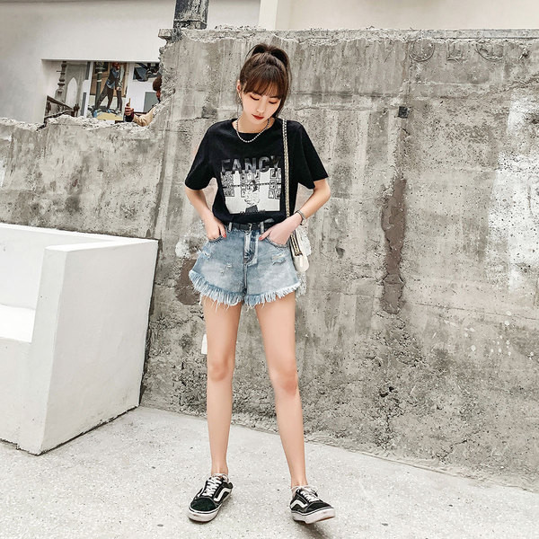 Γυναικείο μπλουζάκι με εκτύπωση σε ροζ και μαύρο χρώμα