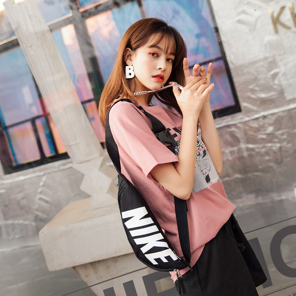 Γυναικείο μπλουζάκι με εκτύπωση σε ροζ και μαύρο χρώμα