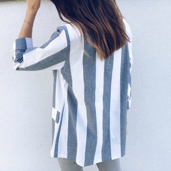 Jachetă de damă în dungi cu mâneci lungi de culoare albastră