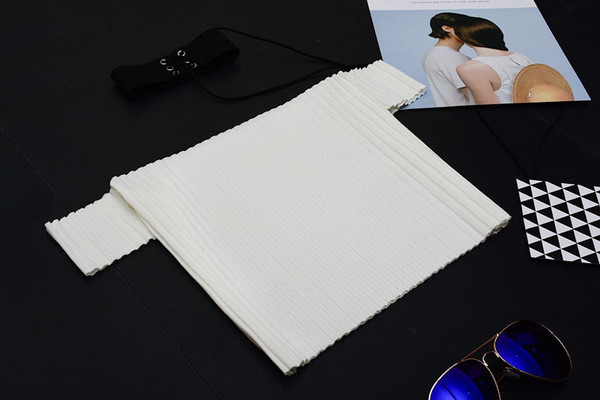 Bluză scurtă de damă din velur alb și negru