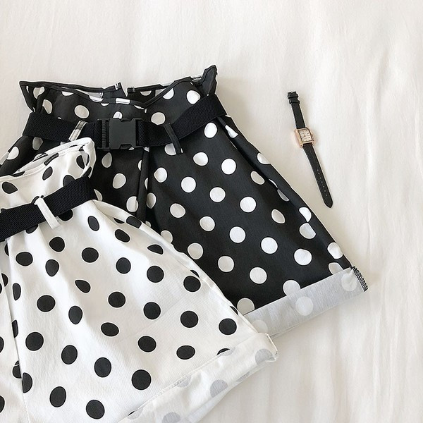 НОВО Модерни дамски къси панталони с висока талия в три цвята 