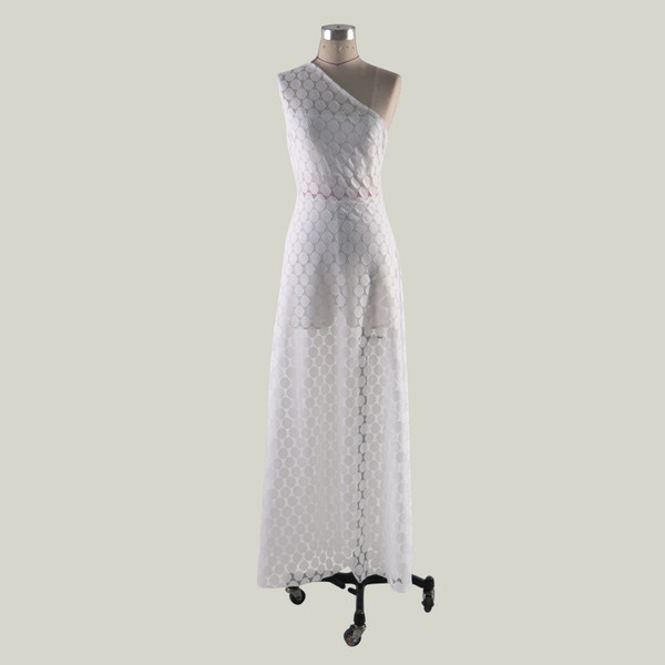 Rochie lunga de dama transparenta cu o bretea in culoarea alba