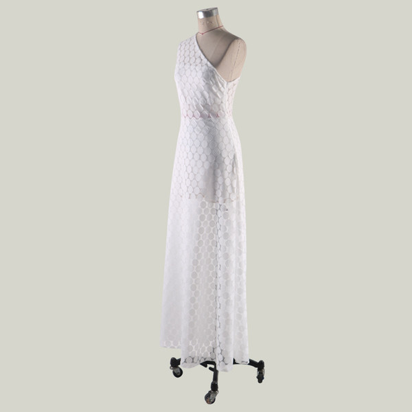 Rochie lunga de dama transparenta cu o bretea in culoarea alba