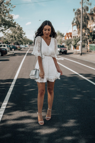 Rochie de dama moderna din dantela alb