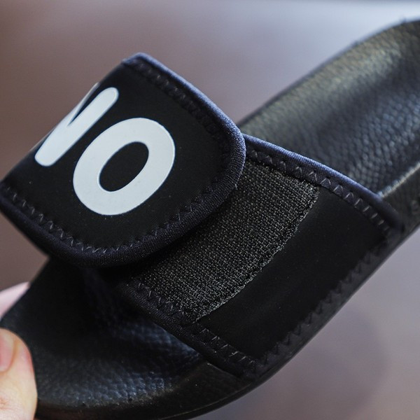 Papuci copii in doua culori cu inscriptia - pentru baieti si fete