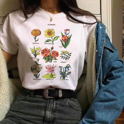 Модерна дамска тениска с флорални мотиви в бял цвят