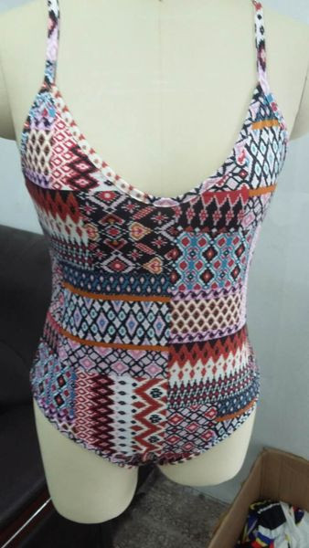 Costum de baie colorat de damă cu bretele subțiri