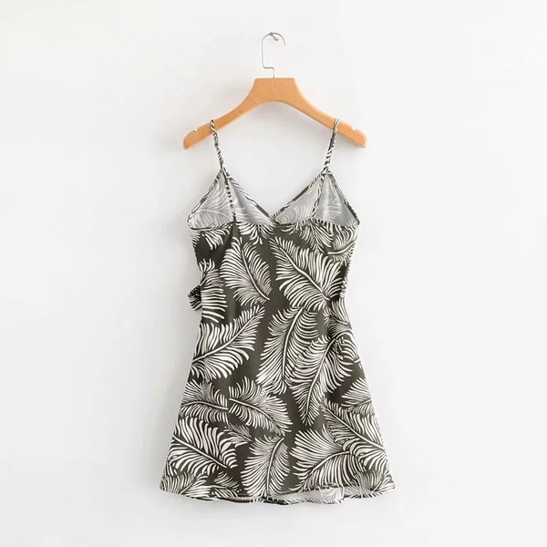 Alkalmi ruha pántokkal és derékkötővel