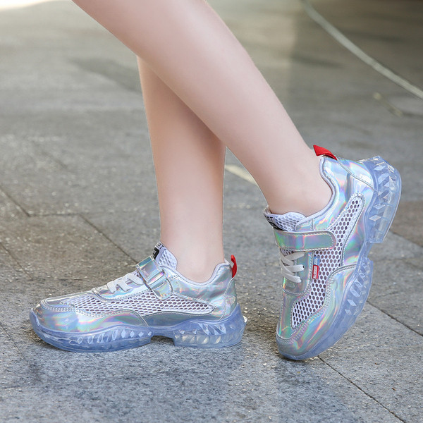 Adidași moderni pentru copii în alb și roz - pentru fete