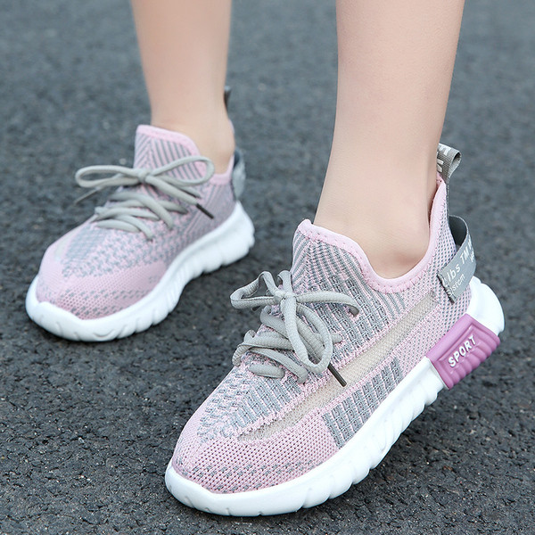 Model nou de adidasi copii in trei culori pentru fete