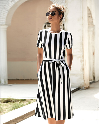 Csíkos női ruha O-nyakkal több színben