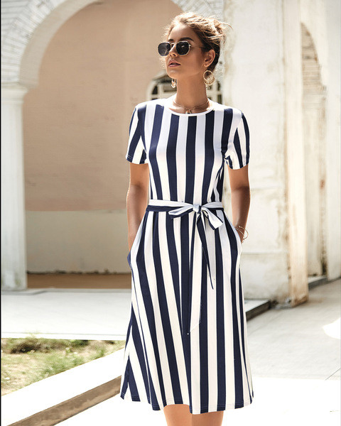 Csíkos női ruha O-nyakkal több színben