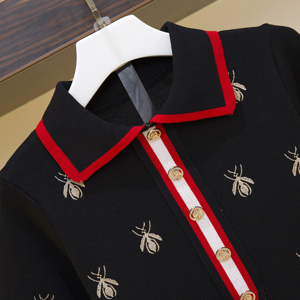 Rochie casual de dama cu guler si broderie in negru