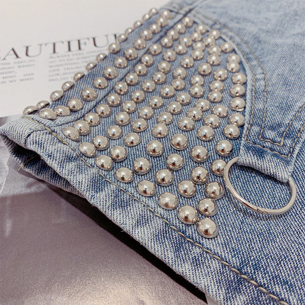 Pantaloni scurți de blugi cu elemente metalice