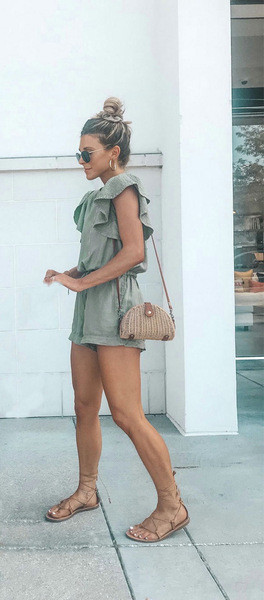 Μοντέρνες γυναικείες φόρμες  με λωτούς μανίκια σε πράσινο χρώμα