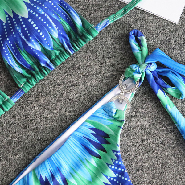 Kétrészes női fürdőruha kék színben, mintával