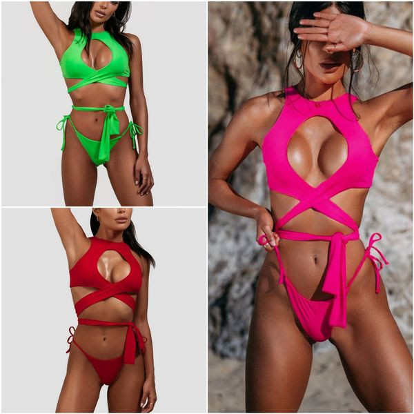 Model nou de costum de baie cu decupaje și cravate în roșu, roz și verde