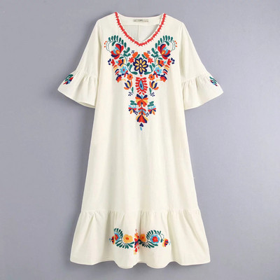 Rochie casual cu broderie potrivita pentru plaja