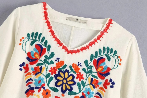 Rochie casual cu broderie potrivita pentru plaja