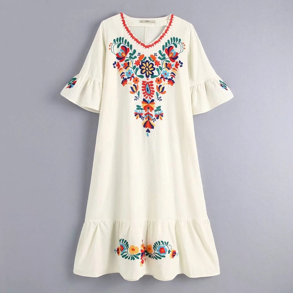 Rochie casual cu broderie potrivita pentru plaja