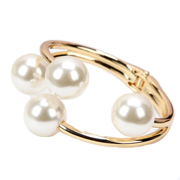 Модерна дамска гривна в златист цвят с перли