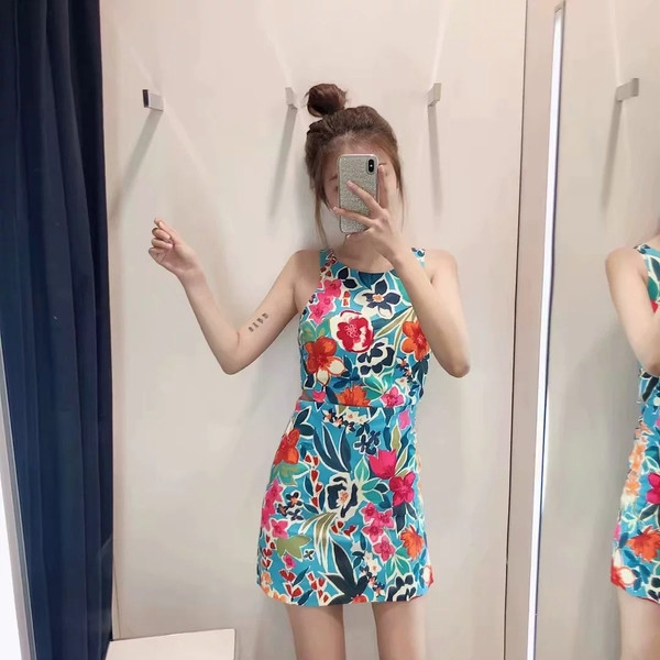 Rochie de damă moale, cu bretele și părți decupate ale taliei