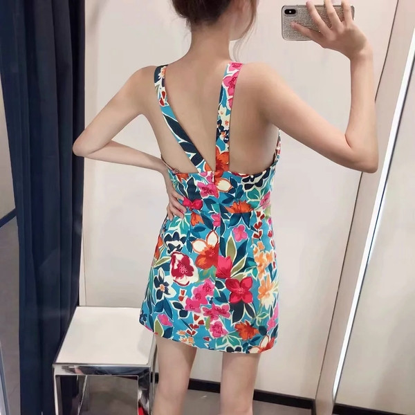 Rochie de damă moale, cu bretele și părți decupate ale taliei