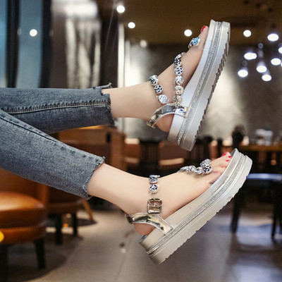 Sandale de dama moderne cu talpa inalta in negru si argintiu