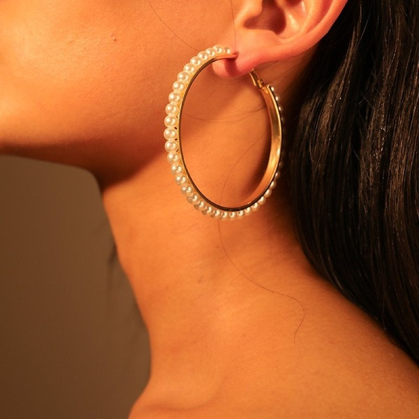 Cercei de dama in forma rotunda si decor cu perle