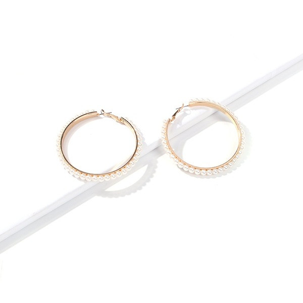 Cercei de dama in forma rotunda si decor cu perle