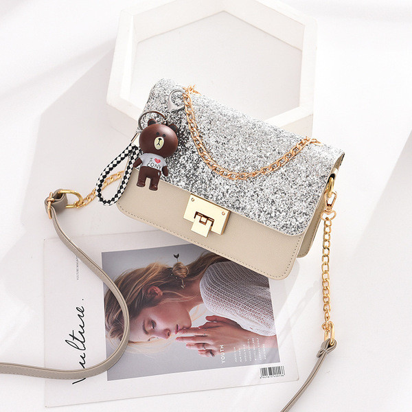 Geanta de dama eleganta cu maner lung si accesoriu