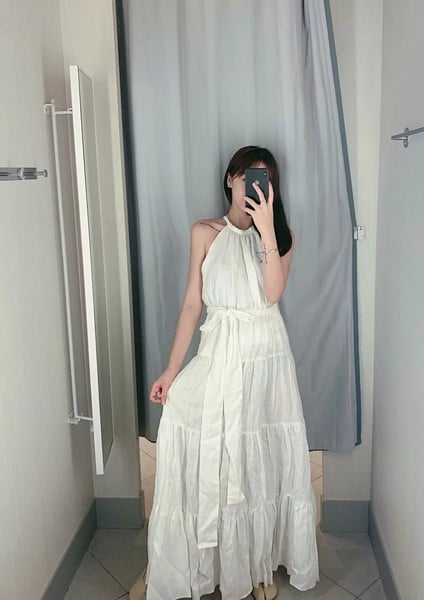 Rochie lată de damă cu bretele în alb