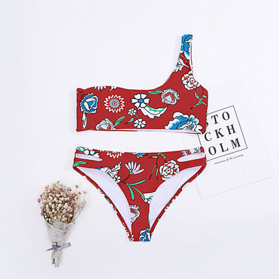 Costum de baie elegant din două piese, roșu, cu motive florale