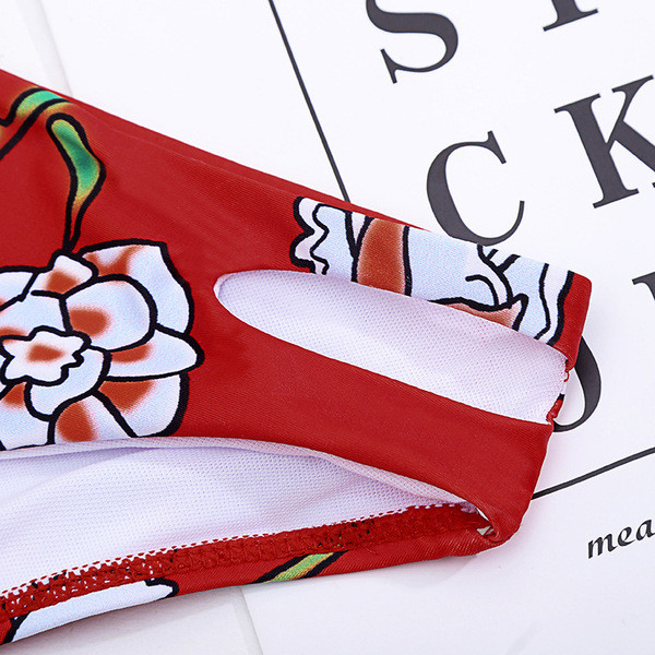 Κομψό μαγιό σε κόκκινο χρώμα με floral μοτίβα