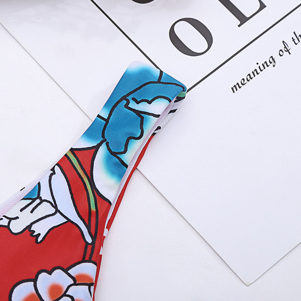 Κομψό μαγιό σε κόκκινο χρώμα με floral μοτίβα