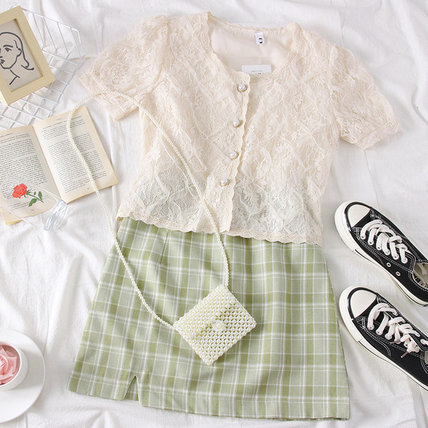 Κομψό και μοντέρνο γυναικείο σετ μπλούζα + φούστα δύο τεμαχίων