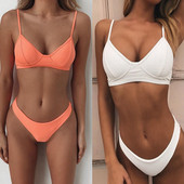 Costum de baie elegant din două piese în alb și portocaliu