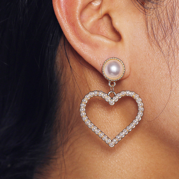 Дамски обеци във формата на сърце и декорация перли