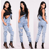 Salopetă de damă modernă din denim cu motive rupte și buzunare