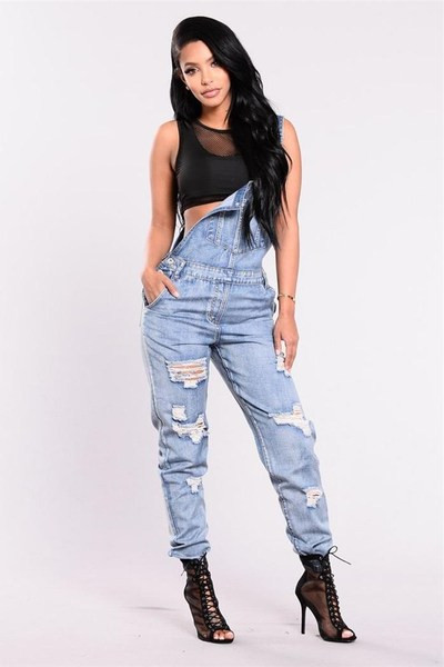 Salopetă de damă modernă din denim cu motive rupte și buzunare