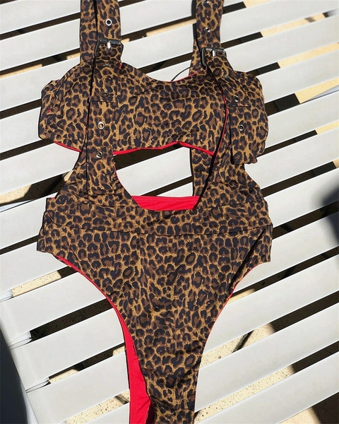 Costum de baie la zi cu decupaje și imprimeu leopard