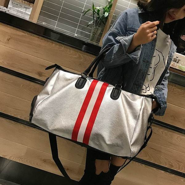 Stílusos kézitáska két színben