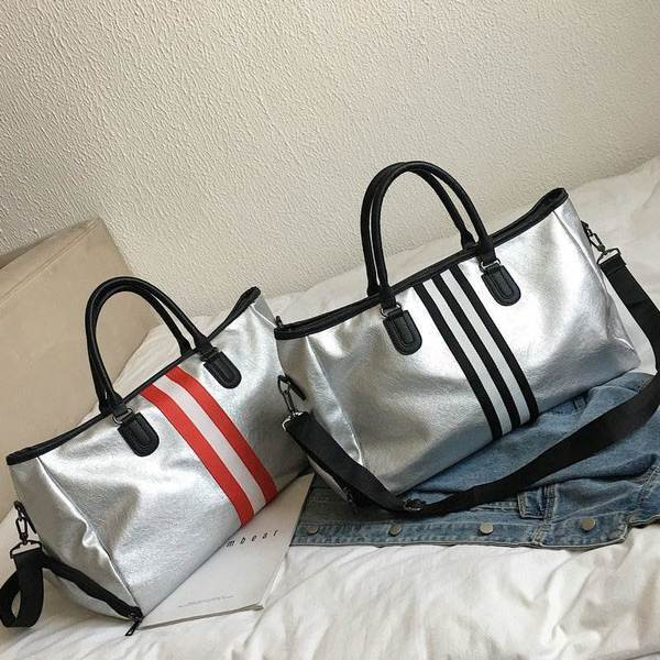 Stílusos kézitáska két színben