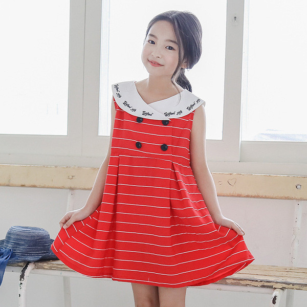 Kivágott gyerekruha V-nyakú piros színben