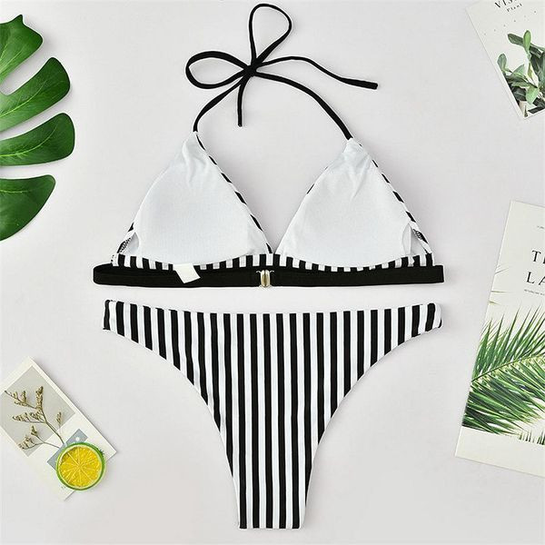 Costum de baie din două piese în dungi alb-negru