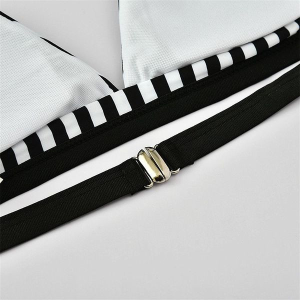 Costum de baie din două piese în dungi alb-negru