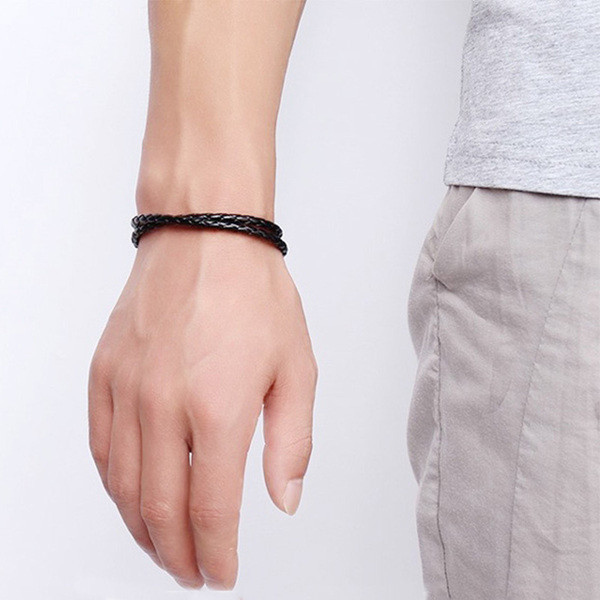 Férfi modern karkötő három színben, fém elemmel