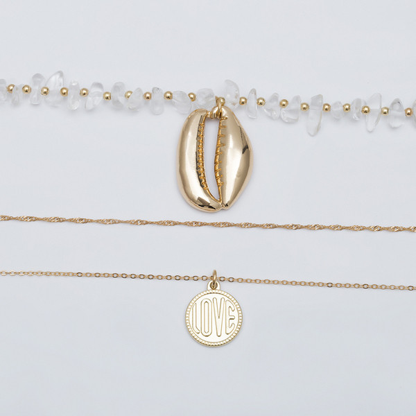 Colier lung de dama modern cu o scoica de culoare aurie