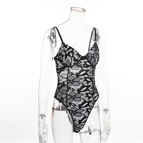 Corp de damă elegant, cu bretele subțiri și dantelă în negru