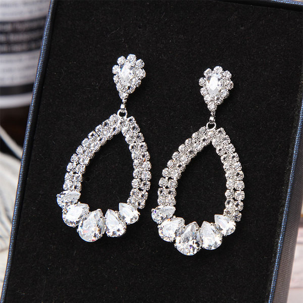 Stílusos női fülbevaló kövekkel - két színben